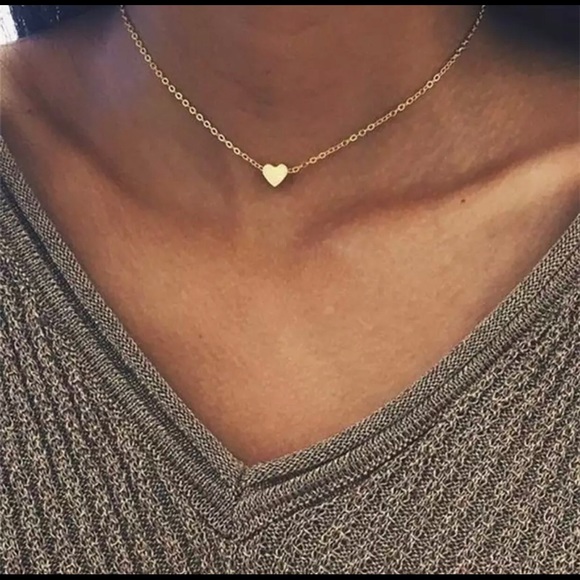 amixkloset Jewelry - Heart necklace